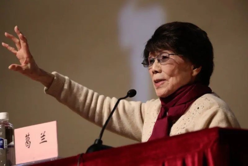 葛兰:一位可敬的女播音员,一朵永不凋谢的播音之花 - 晶橙传媒_一站式